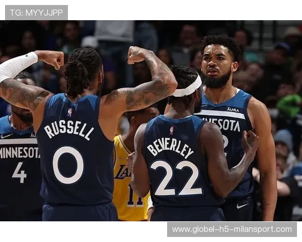 唐斯强攻造出空位给队友轻松得分，森林狼攻势凶猛