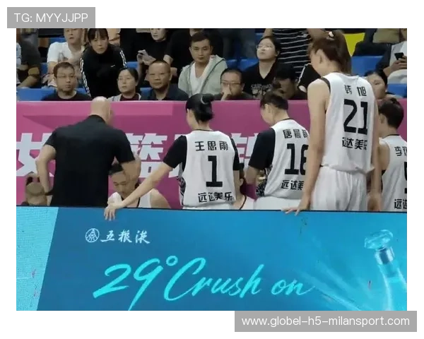 北京女篮势如破竹，张帆与李梦帮助球队击败辽宁女篮